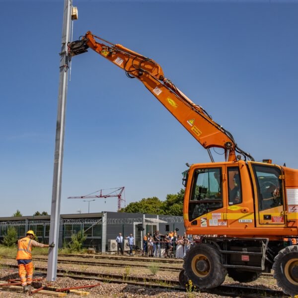 Electrification ligne ferroviaire par le groupement TSO Caténaires - Colas Rail